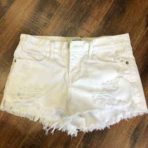 Never worn white Abercrombie & Fitch shorts